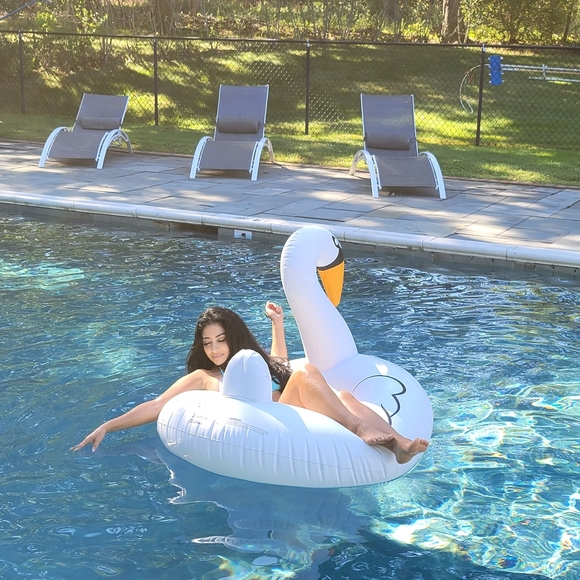 Meet your Posher, Alicia 💗💕💗 - Picture 7 of 16